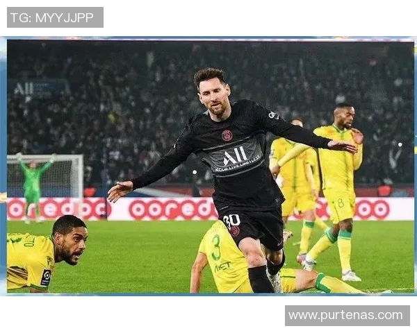 足球明星与黑人孩子的温馨瞬间展现梦想与希望的力量