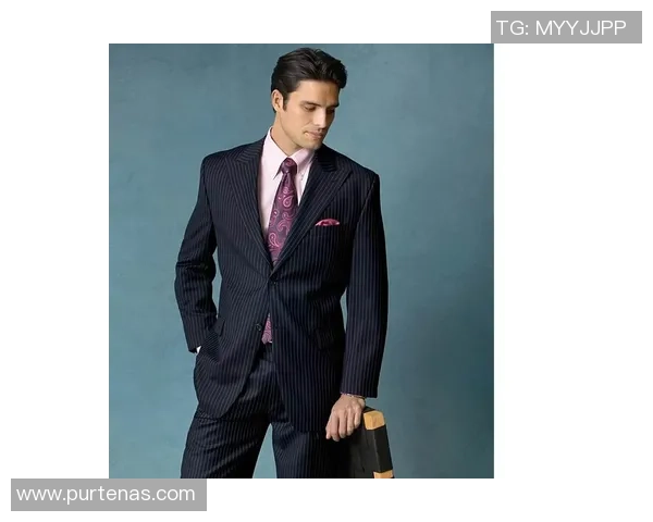 足球明星化身西装暴徒的独特头像设计引发热议与讨论