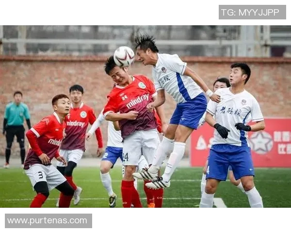 足球明星合影帅照展现球场风采与友谊瞬间的精彩时刻 足球明星合影帅照展现球场风采与友谊瞬间的精彩时刻