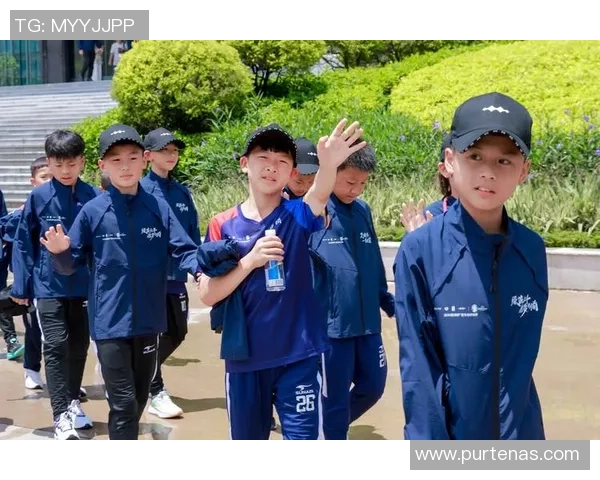 足球明星携手助力贫困儿童实现梦想点燃希望之光