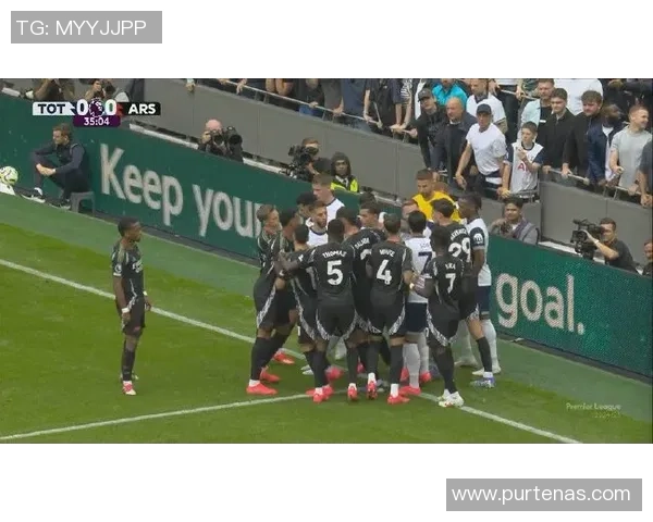 足球明星携手里奥共创辉煌赛季展现无与伦比的球场魅力与团队精神