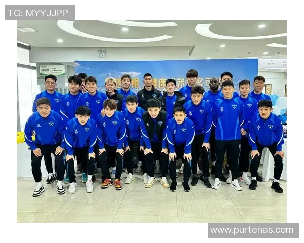 足球明星核酸检测阳性引发关注球迷担忧赛事安排和健康安全问题