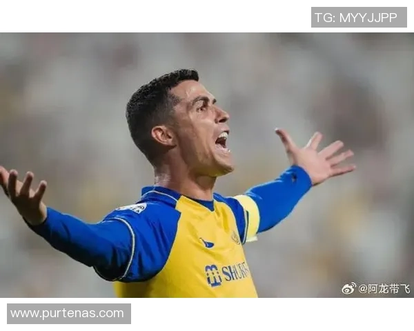 足球明星独特手势引发热议转圈圈背后的故事与意义解析