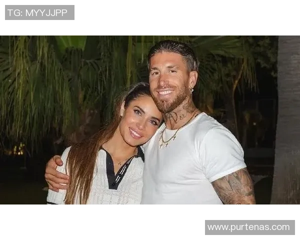 足球明星的妻子穿白衬衫展现优雅气质引发时尚热潮 足球明星的妻子穿白衬衫展现优雅气质引发时尚热潮