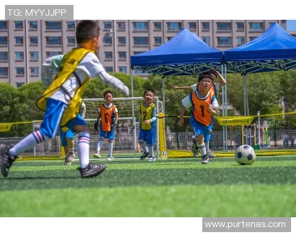 足球明星的女儿闪耀绿茵场背后她的成长故事与梦想追逐