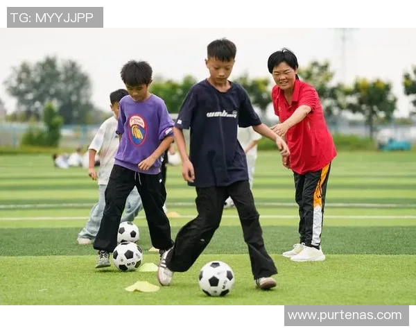 足球明星的家属揭秘他们的生活与支持背后的故事 足球明星的家属揭秘他们的生活与支持背后的故事