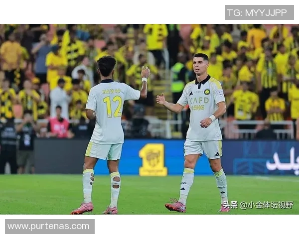 足球明星的财富之路揭秘他们如何通过比赛和代言赚取巨额收入