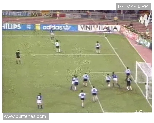 足球明星简易版图揭秘球场传奇与荣耀背后的故事与成就 足球明星简易版图揭秘球场传奇与荣耀背后的故事与成就