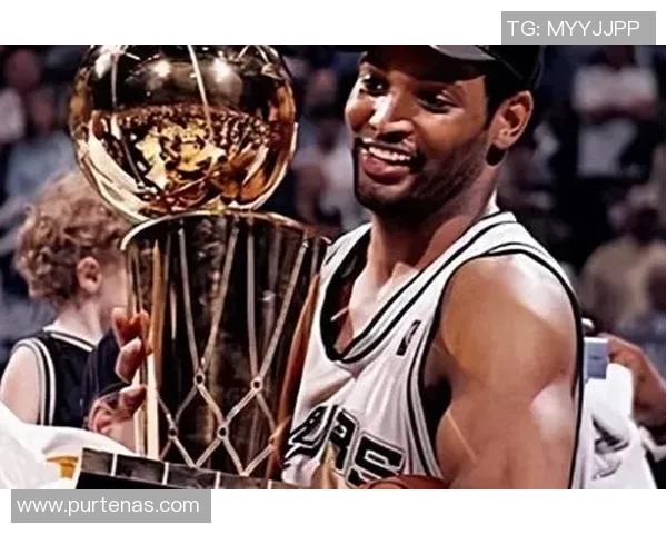 足球明星背后的无奈时刻与荣耀光环交织的真实人生故事 足球明星背后的无奈时刻与荣耀光环交织的真实人生故事