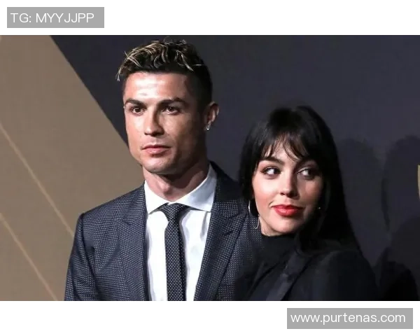 足球明星背后的女人她们是谁揭秘足球明星的妻子与家庭生活